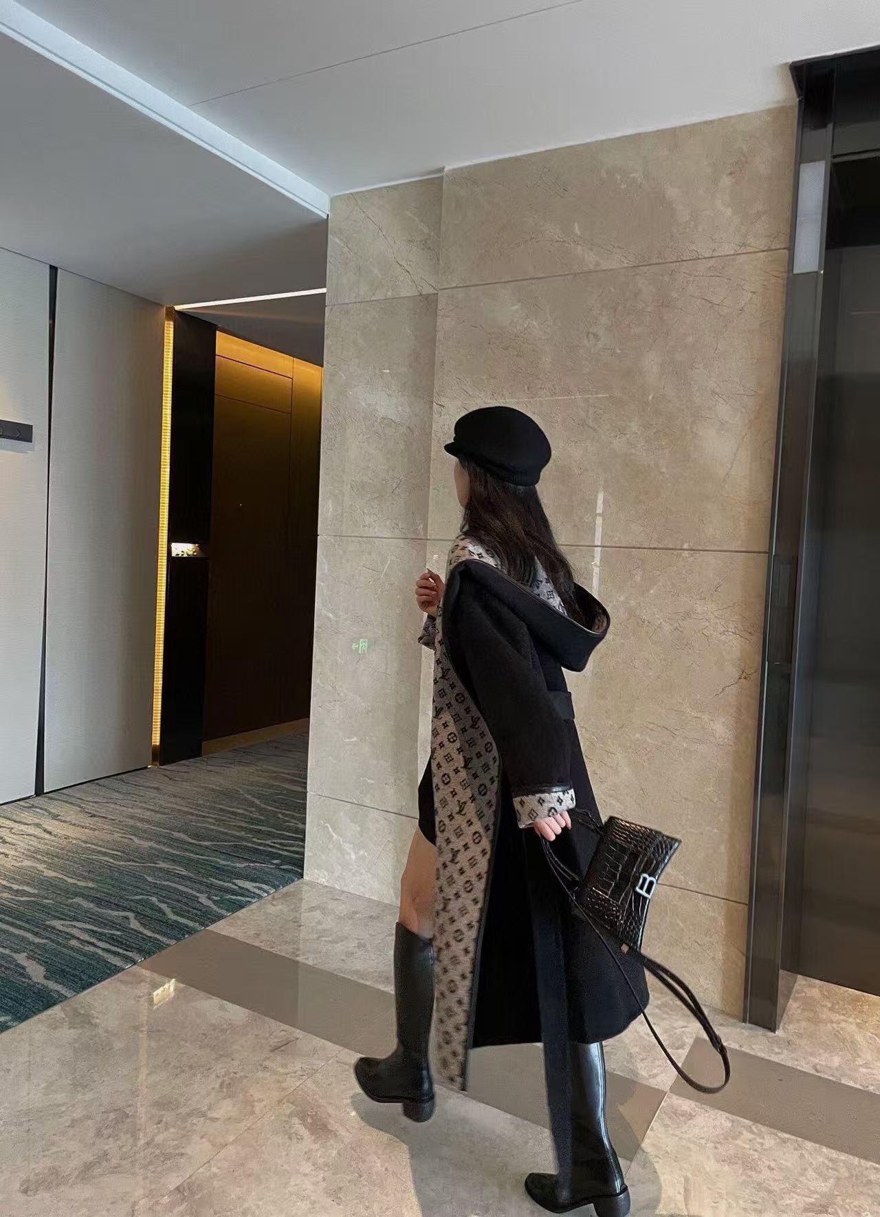 LVプリントのフード付きカシミアコート【50％割引+送料無料】