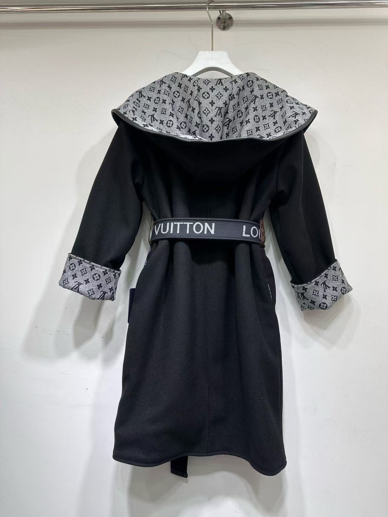 LVプリントのフード付きカシミアコート【50％割引+送料無料】