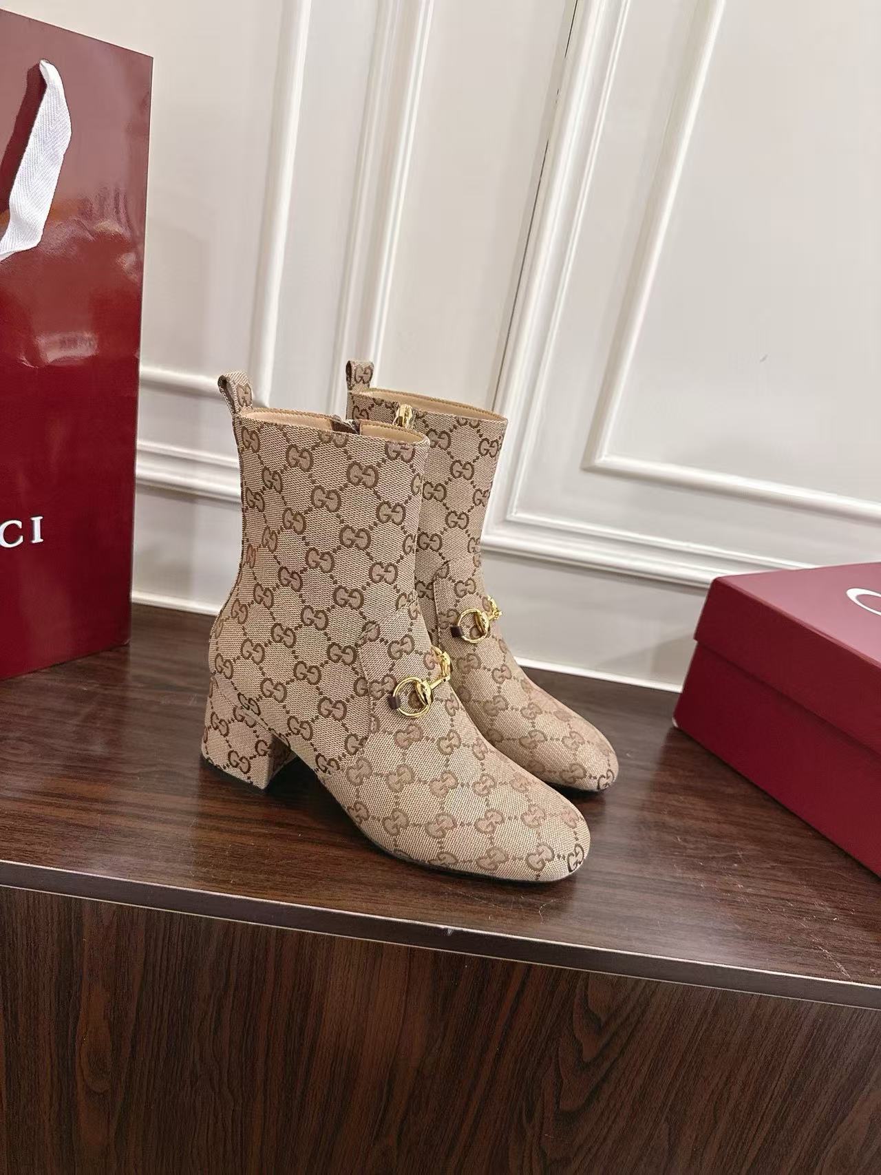 GUCC1 高品質ホースビットチャンキーヒールアンクルブーツ【50％割引+送料無料】