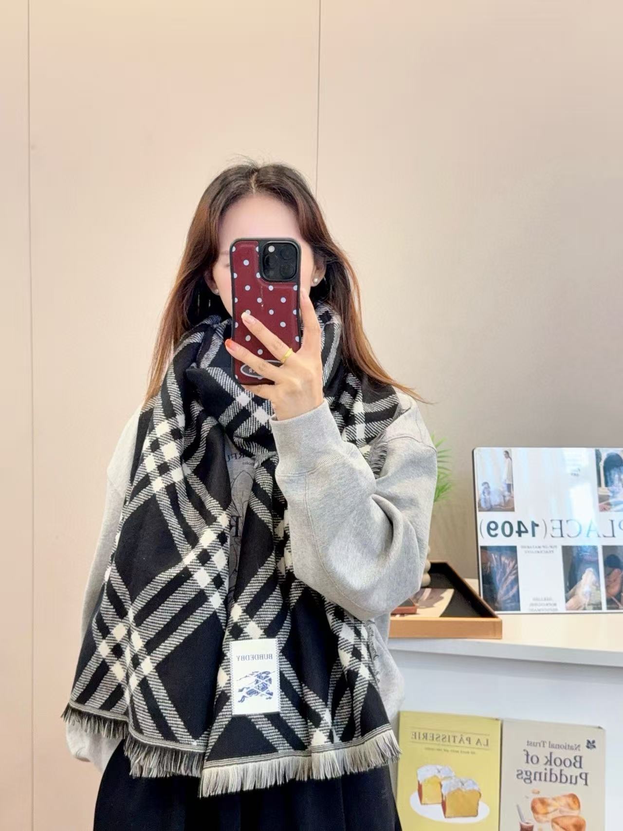 BUR8ERRYの白黒チェック柄スカーフ【50％割引+送料無料】