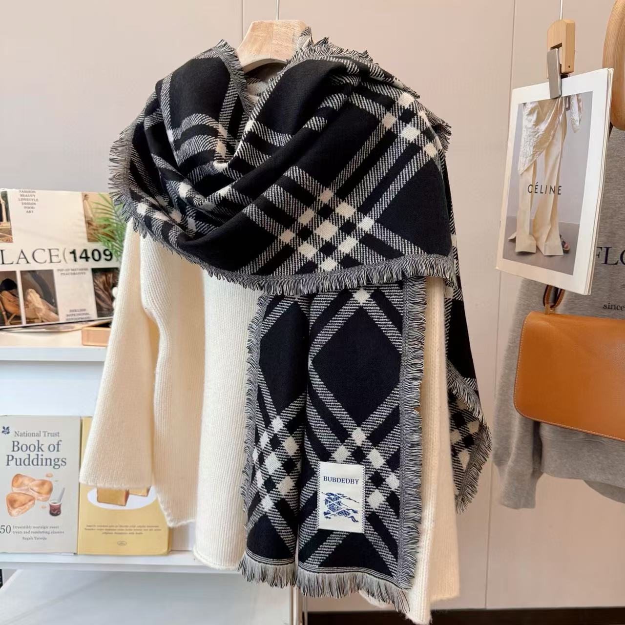 BUR8ERRYの白黒チェック柄スカーフ【50％割引+送料無料】