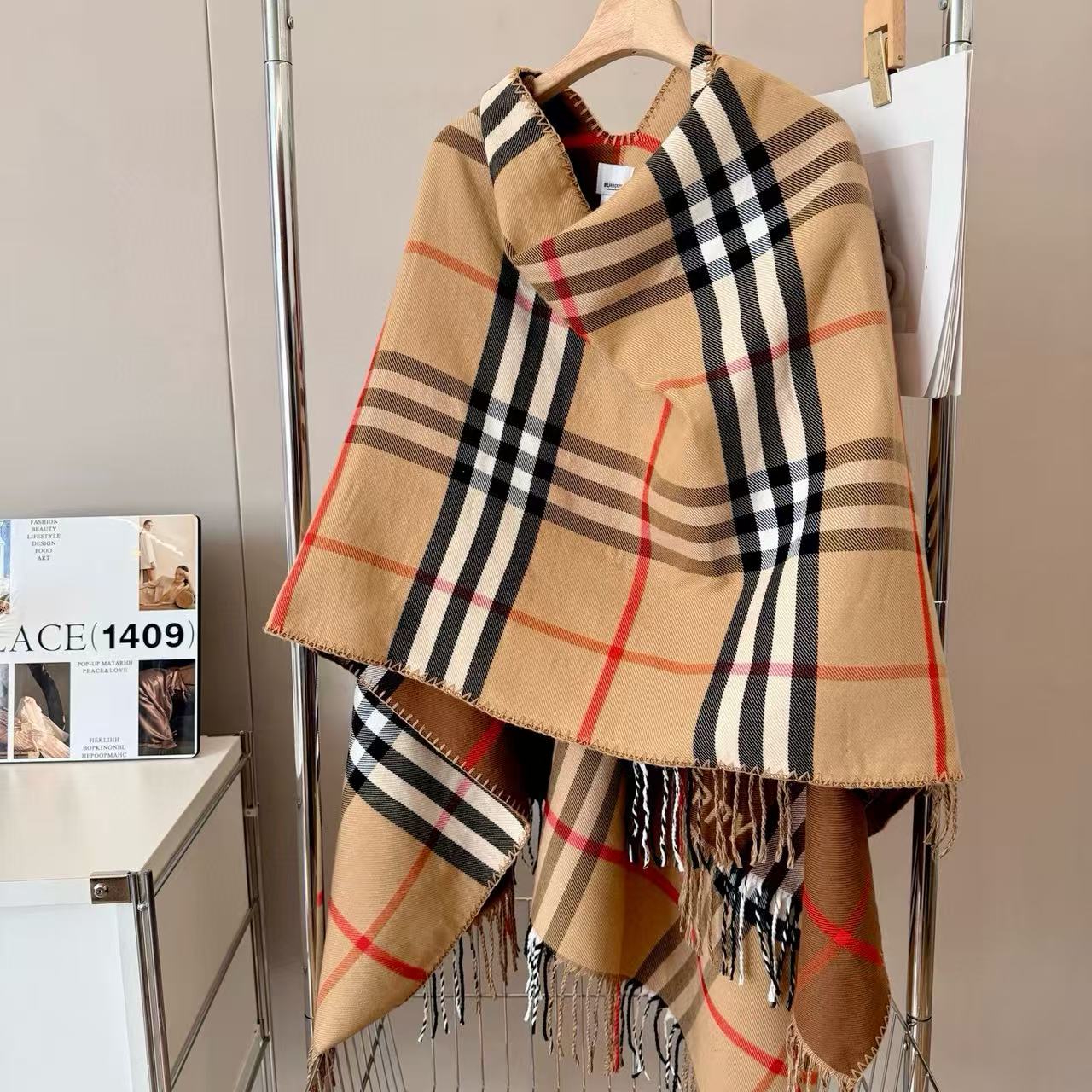 BUR8ERRY チェック柄フリンジウールケープ【50％割引+送料無料】