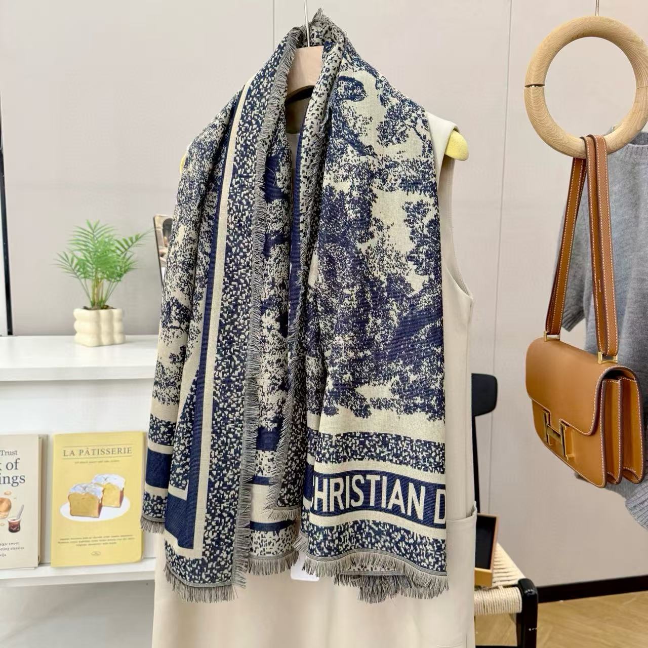 DI0R アニマルジャカードロゴウールスカーフ【50％割引+送料無料】