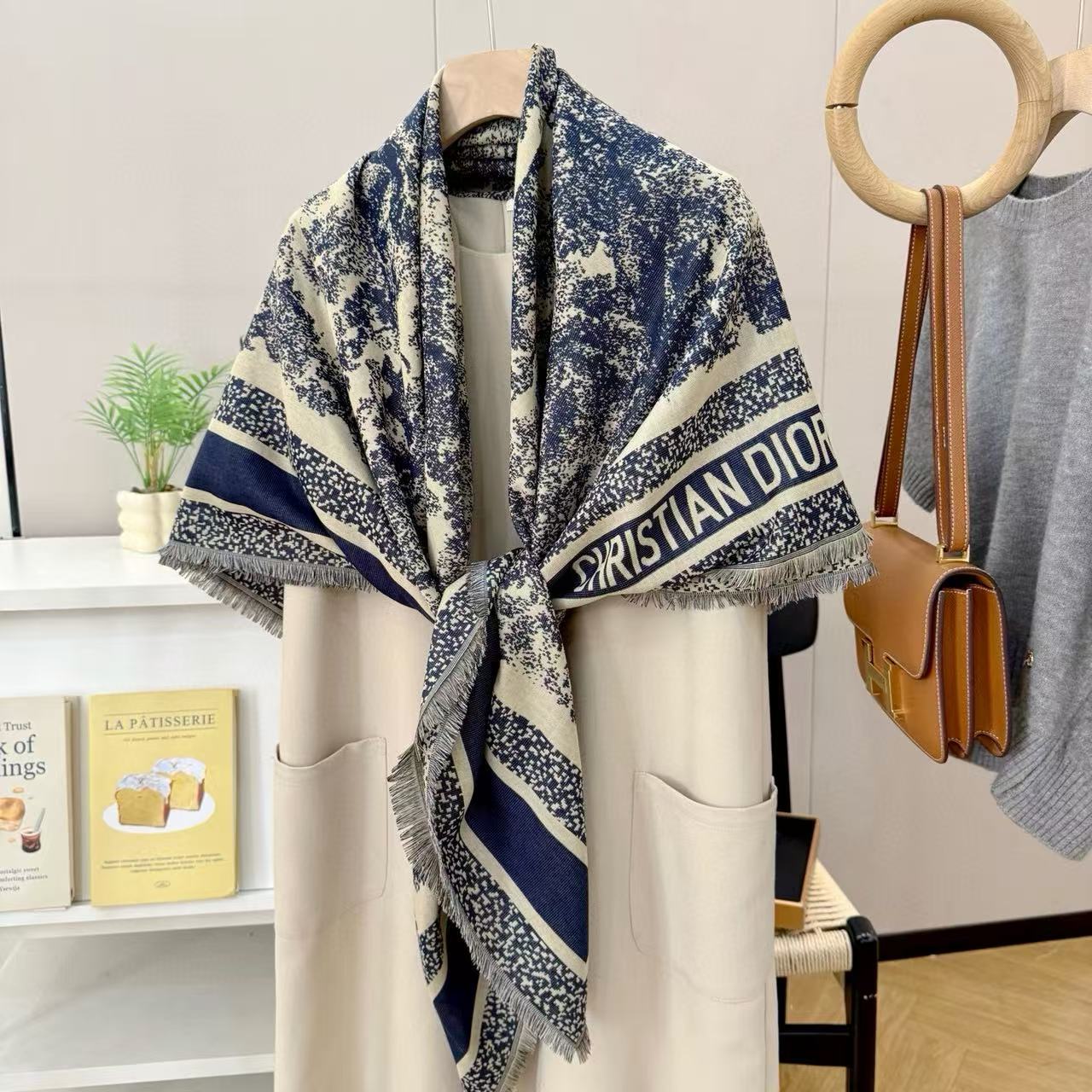 DI0R アニマルジャカードロゴウールスカーフ【50％割引+送料無料】