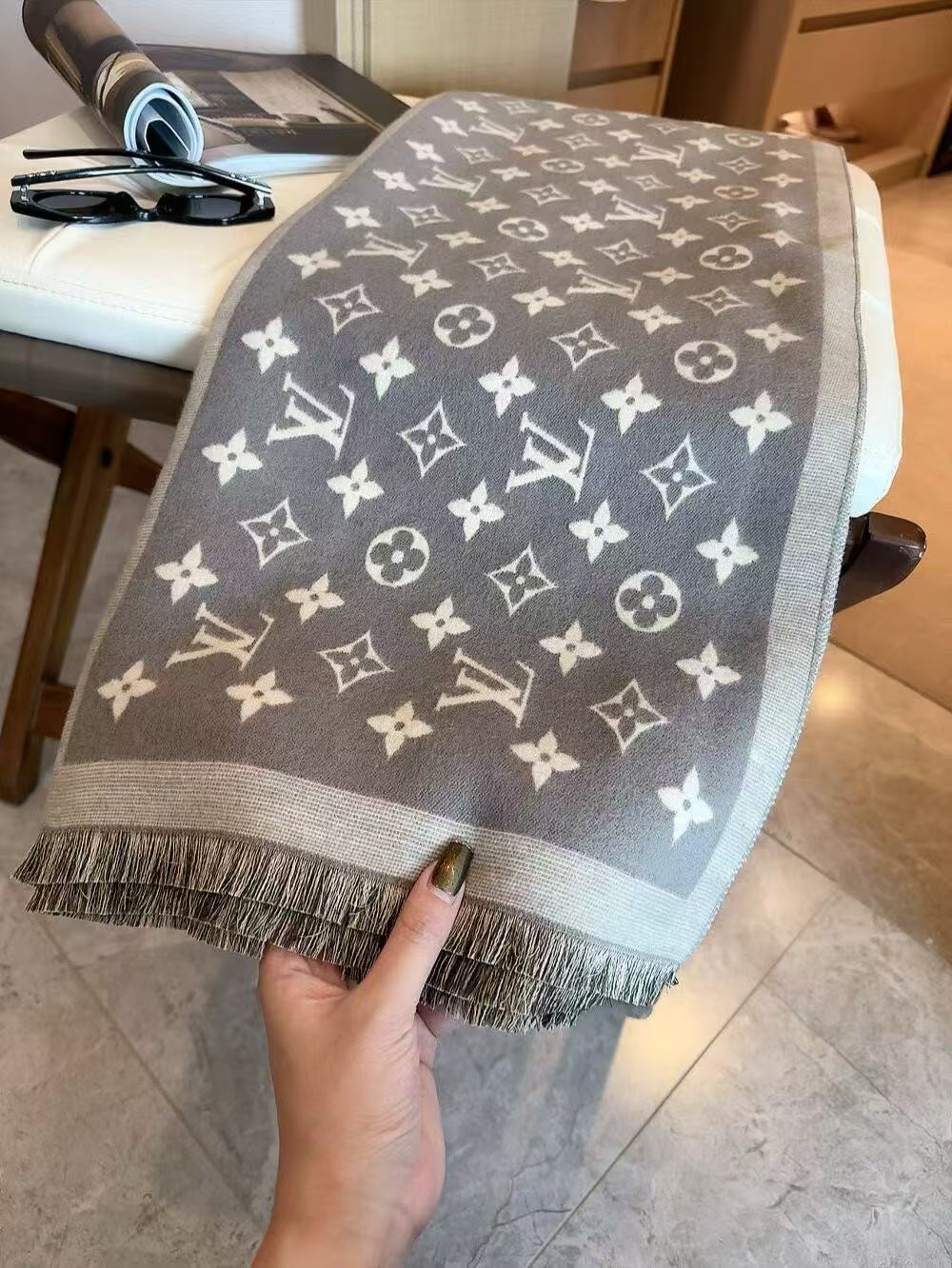 LVプリントウールスカーフ【50％割引+送料無料】