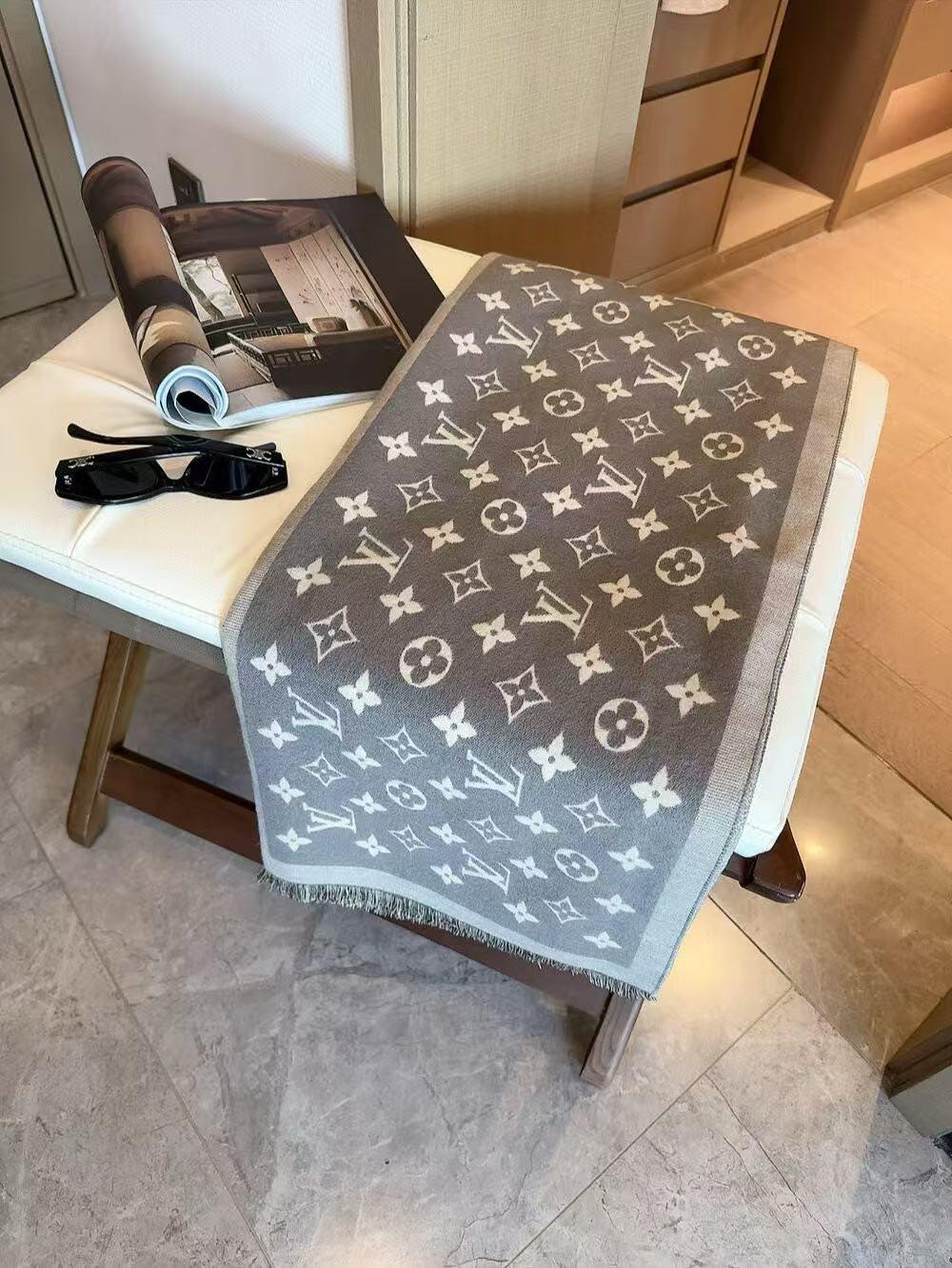 LVプリントウールスカーフ【50％割引+送料無料】