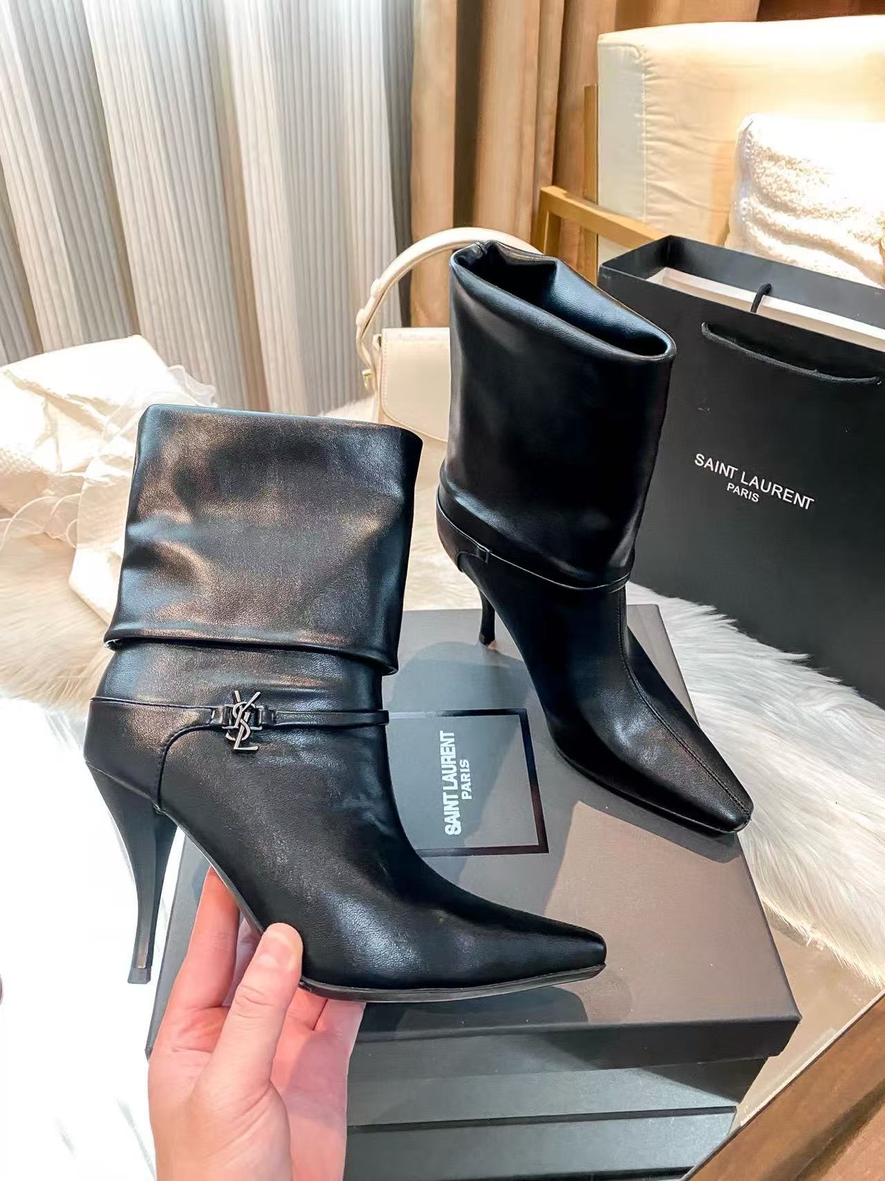 YSLのポインテッドハイヒールアンクルブーツ【50％割引+送料無料】