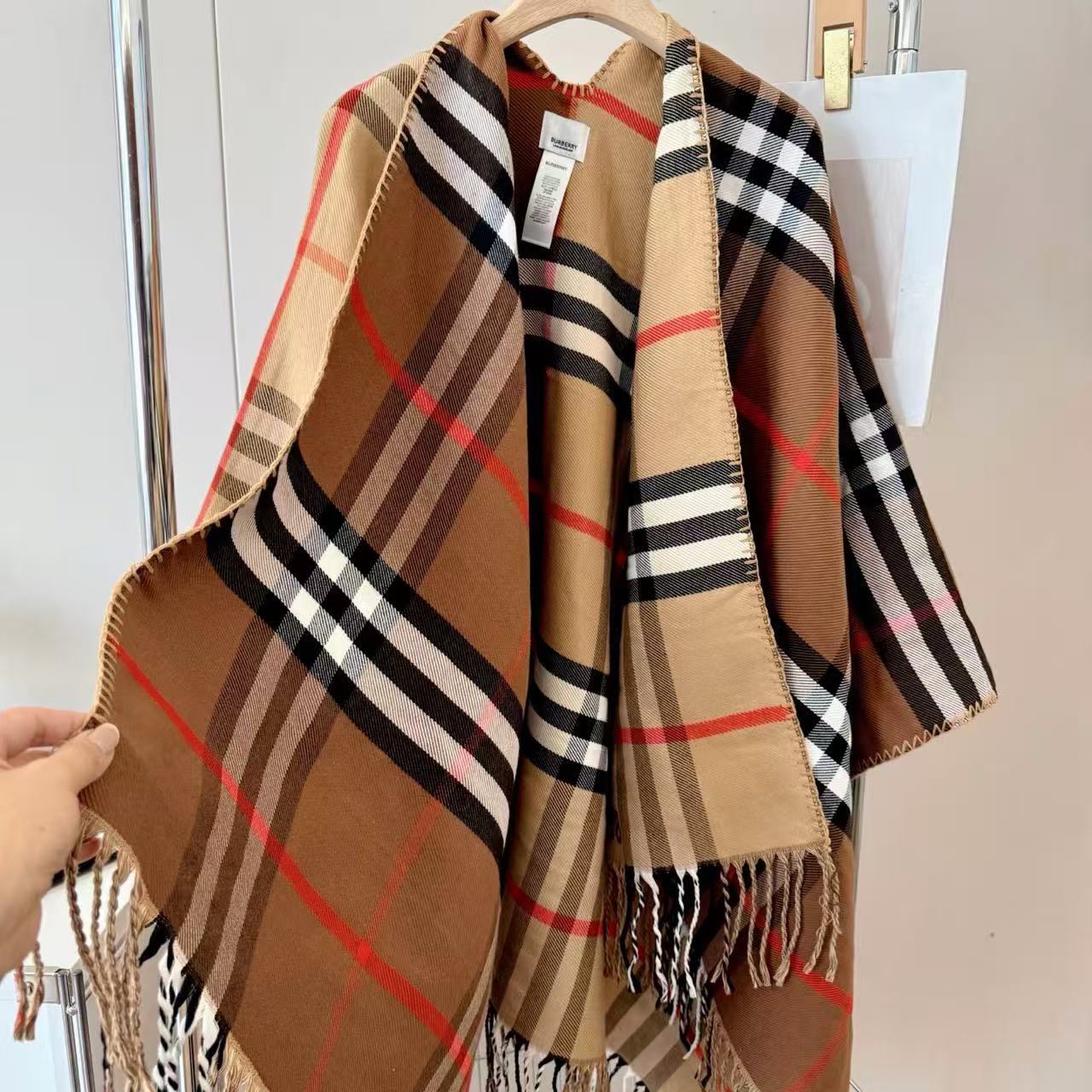 BUR8ERRY チェック柄ケープショール【50％割引+送料無料】