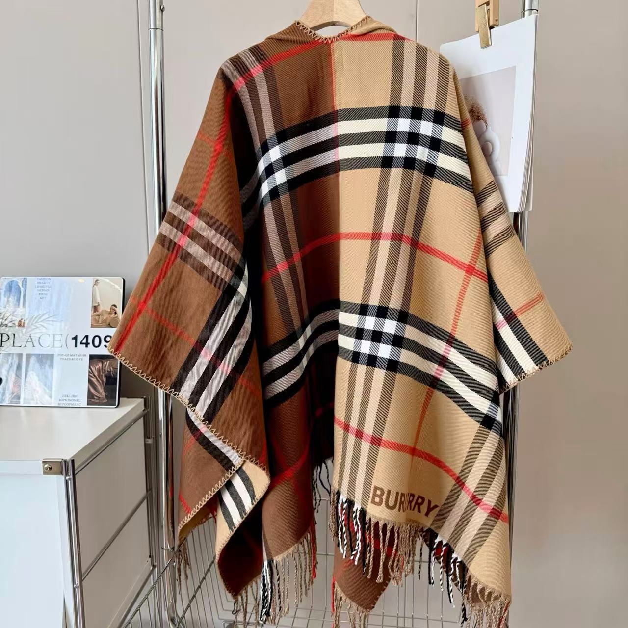 BUR8ERRY チェック柄ケープショール【50％割引+送料無料】