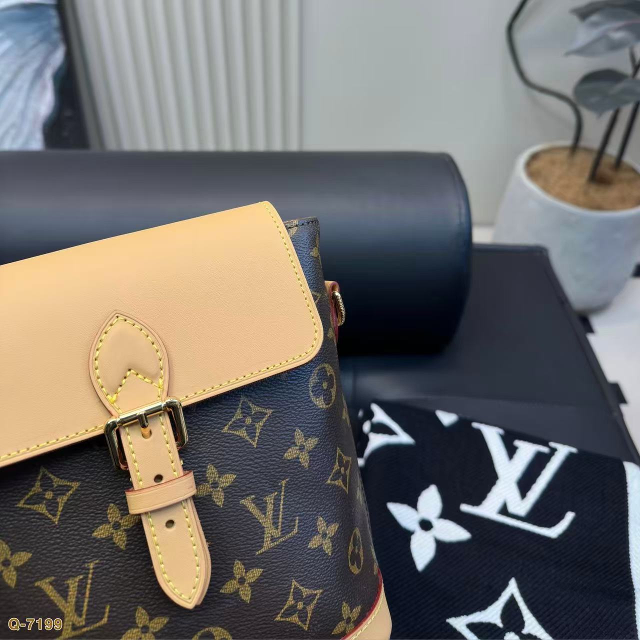 LVミラー＋スカーフ＋バックパックの3点セット【50％割引+送料無料】