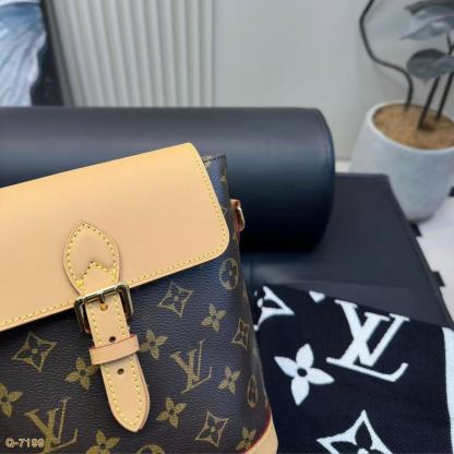 LVミラー＋スカーフ＋バックパックの3点セット【50％割引+送料無料】