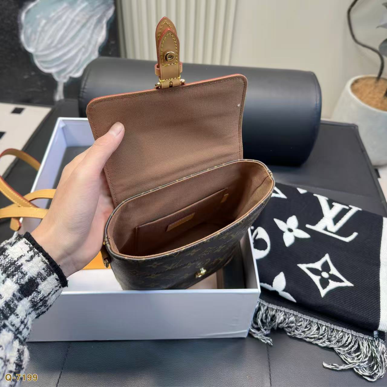 LVミラー＋スカーフ＋バックパックの3点セット【50％割引+送料無料】