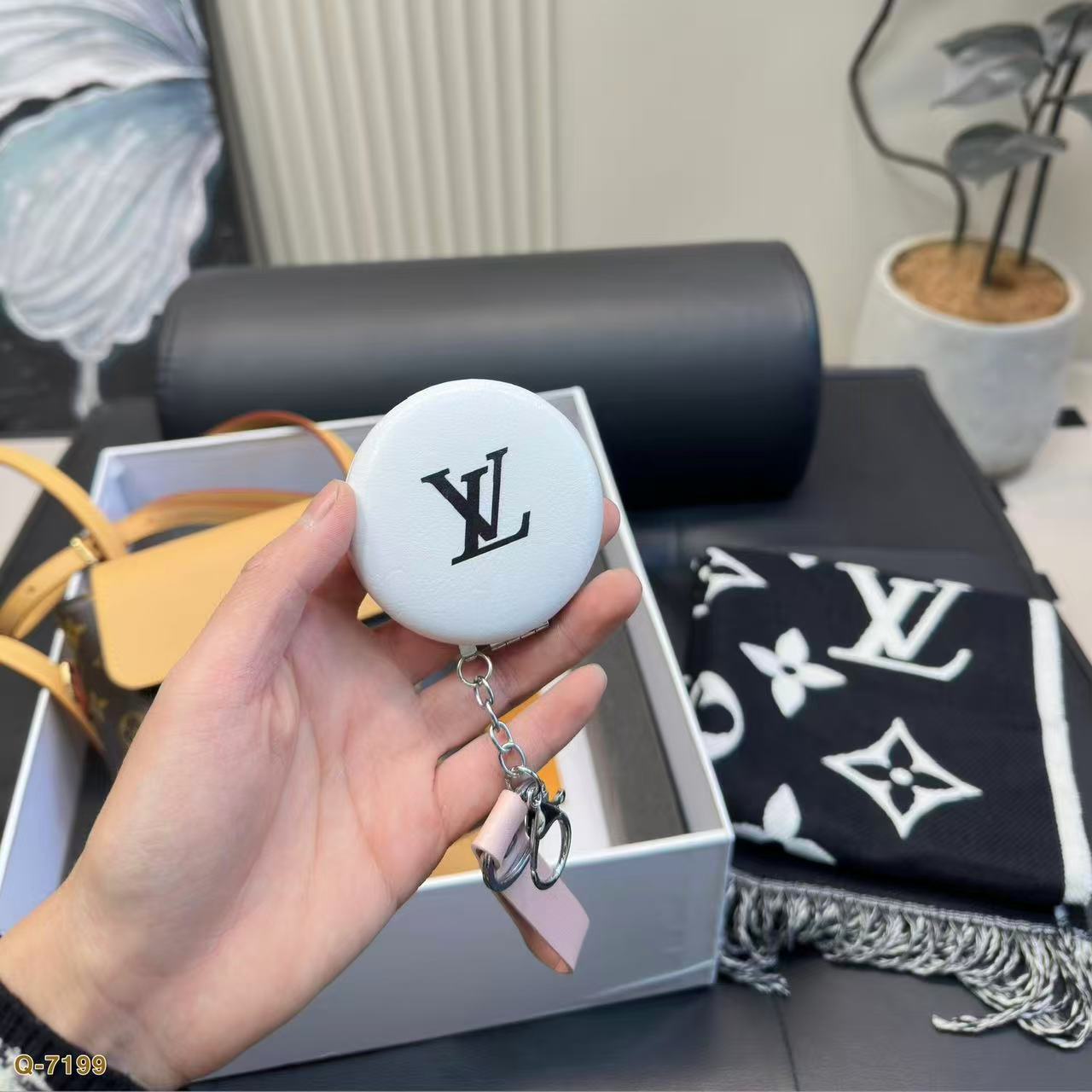 LVミラー＋スカーフ＋バックパックの3点セット【50％割引+送料無料】