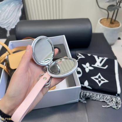 LVミラー＋スカーフ＋バックパックの3点セット【50％割引+送料無料】