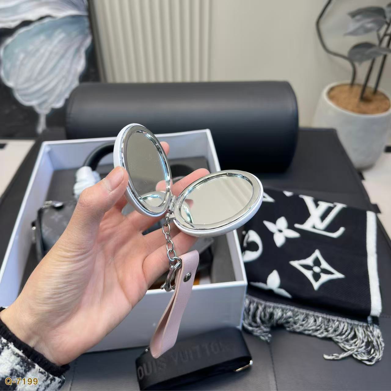 LVミラー＋スカーフ＋バックパックの3点セット【50％割引+送料無料】811