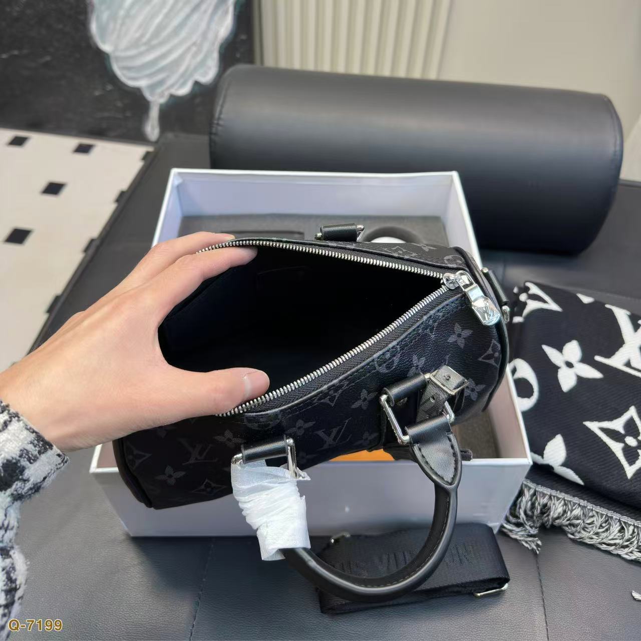 LVミラー＋スカーフ＋バックパックの3点セット【50％割引+送料無料】811