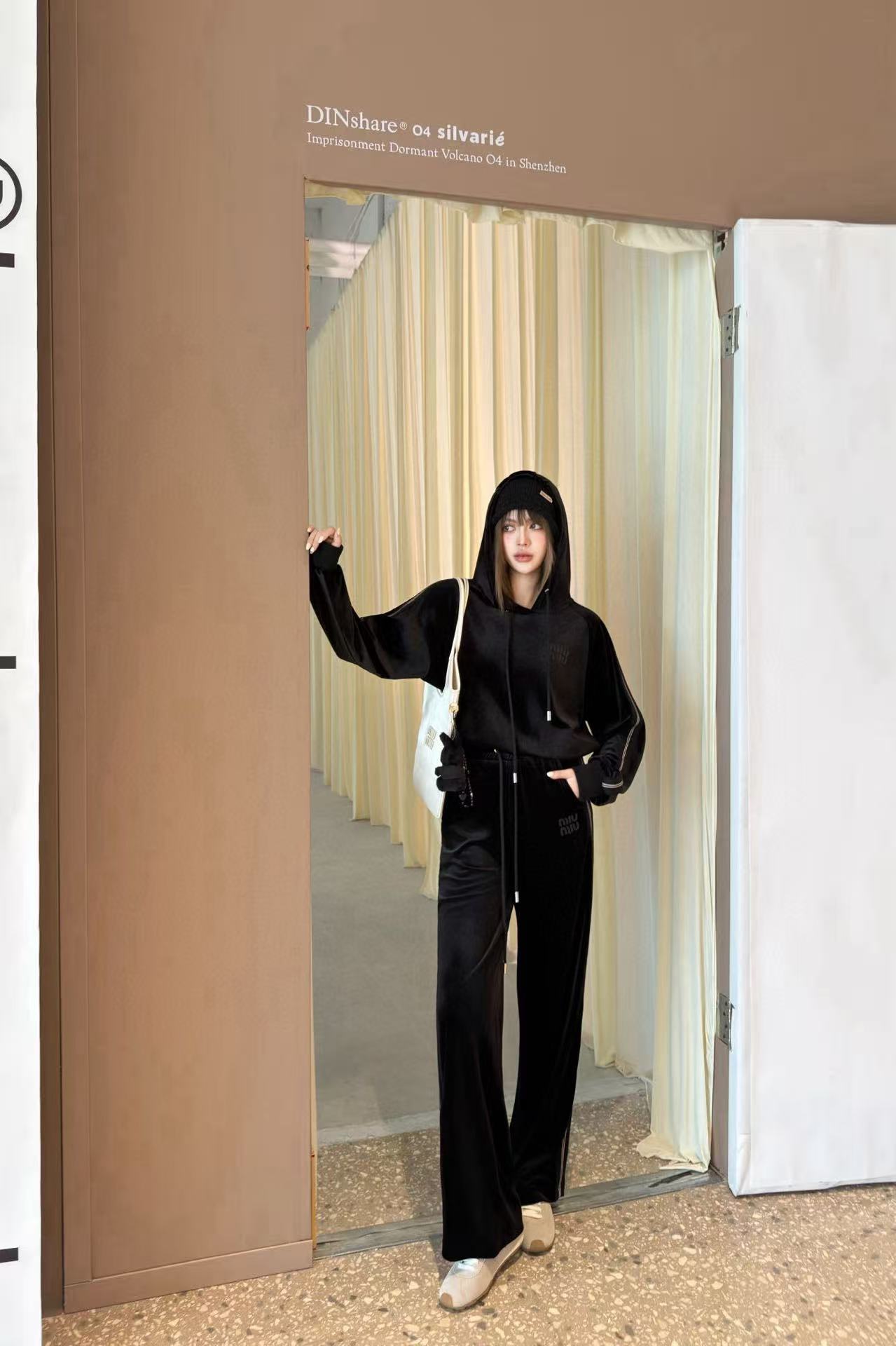 M1UM1U ベルベットフードジャケット+パンツ ツーピースセット【50％割引+送料無料】