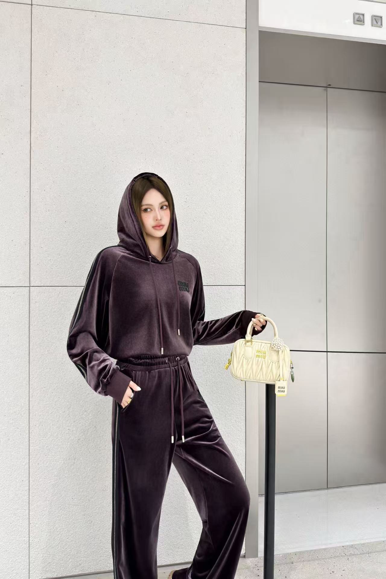 M1UM1U ベルベットフードジャケット+パンツ ツーピースセット【50％割引+送料無料】