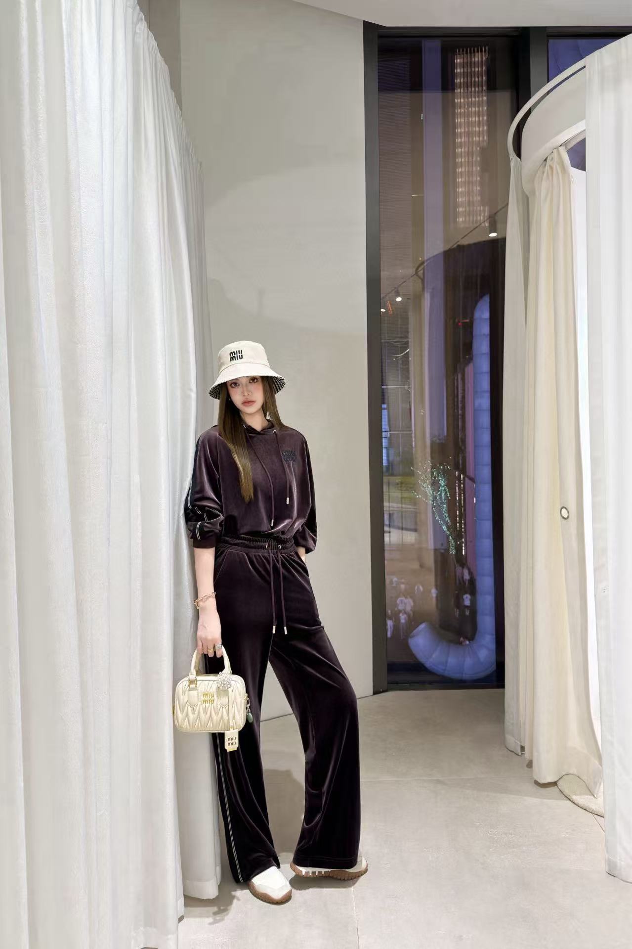 M1UM1U ベルベットフードジャケット+パンツ ツーピースセット【50％割引+送料無料】