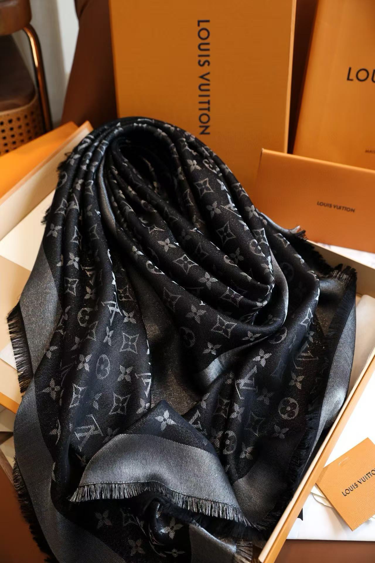 LVプリントカシミアスカーフ【50％割引+送料無料】