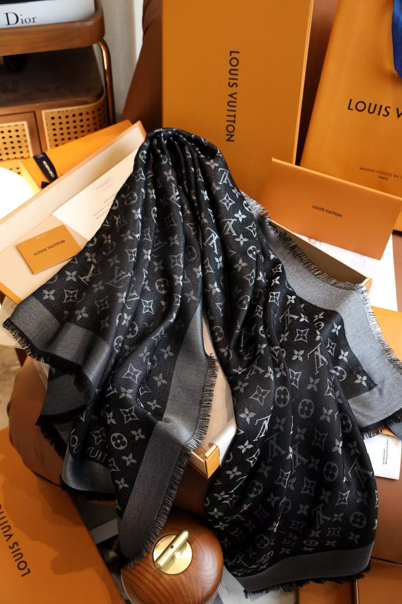 LVプリントカシミアスカーフ【50％割引+送料無料】