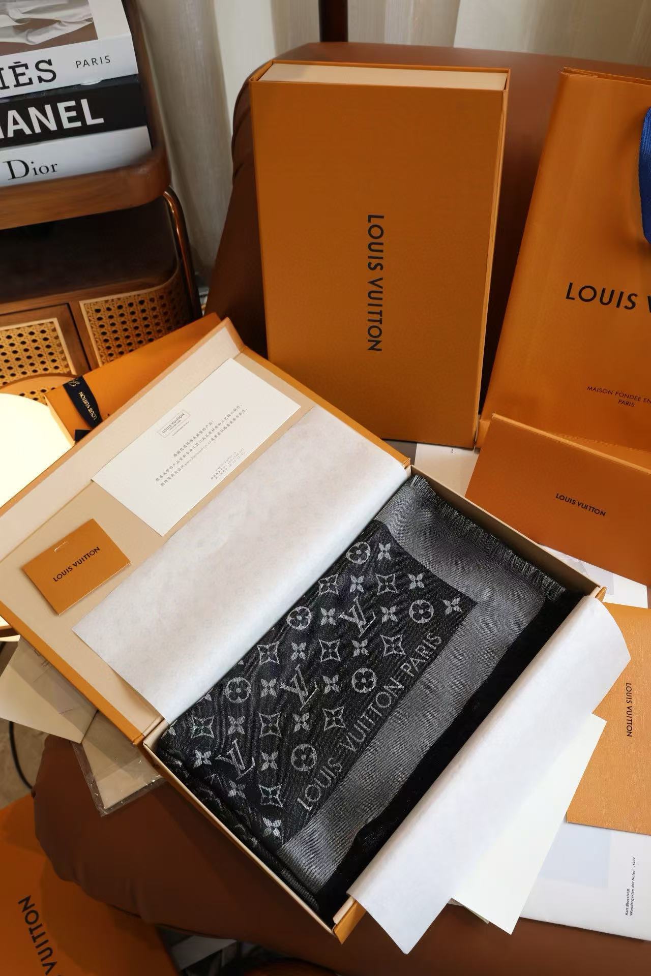 LVプリントカシミアスカーフ【50％割引+送料無料】