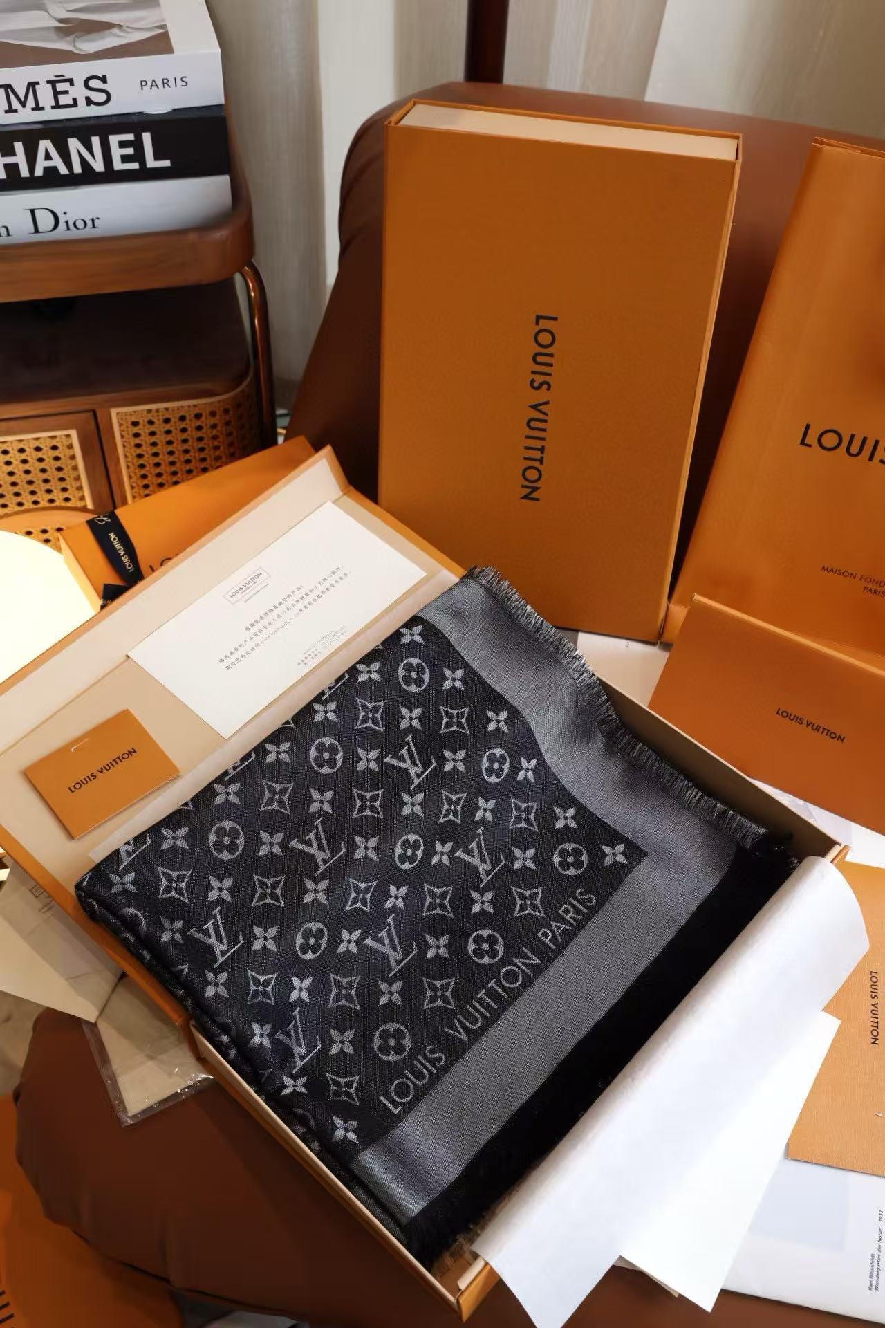 LVプリントカシミアスカーフ【50％割引+送料無料】