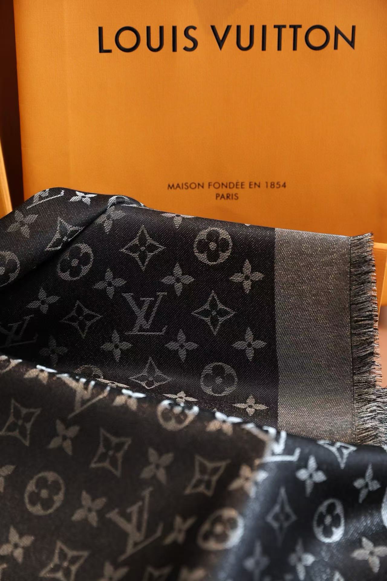 LVプリントカシミアスカーフ【50％割引+送料無料】