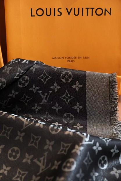 LVプリントカシミアスカーフ【50％割引+送料無料】