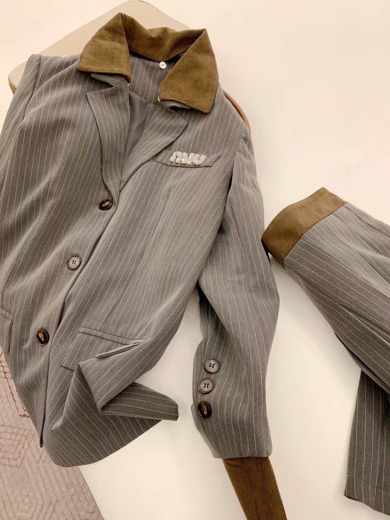 M1UM1U ストライプスーツ+スカート ツーピースセット【50％割引+送料無料】