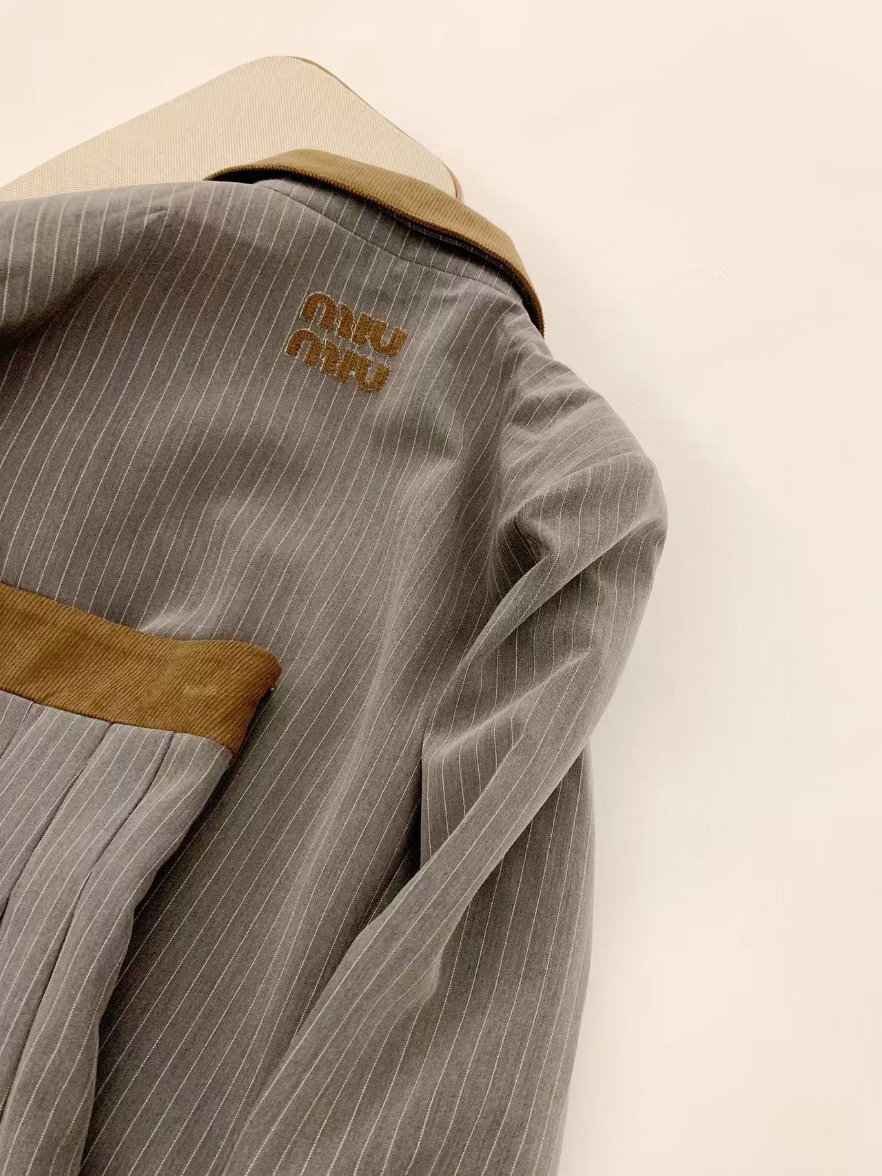 M1UM1U ストライプスーツ+スカート ツーピースセット【50％割引+送料無料】