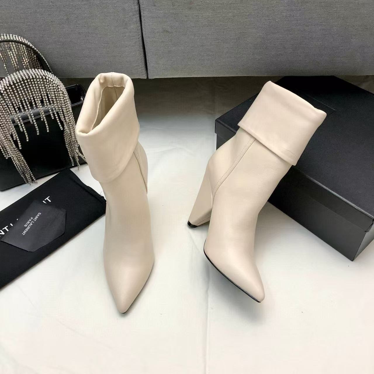 YSLの高品質ポインテッドシープスキンアンクルブーツ【50％割引+送料無料】