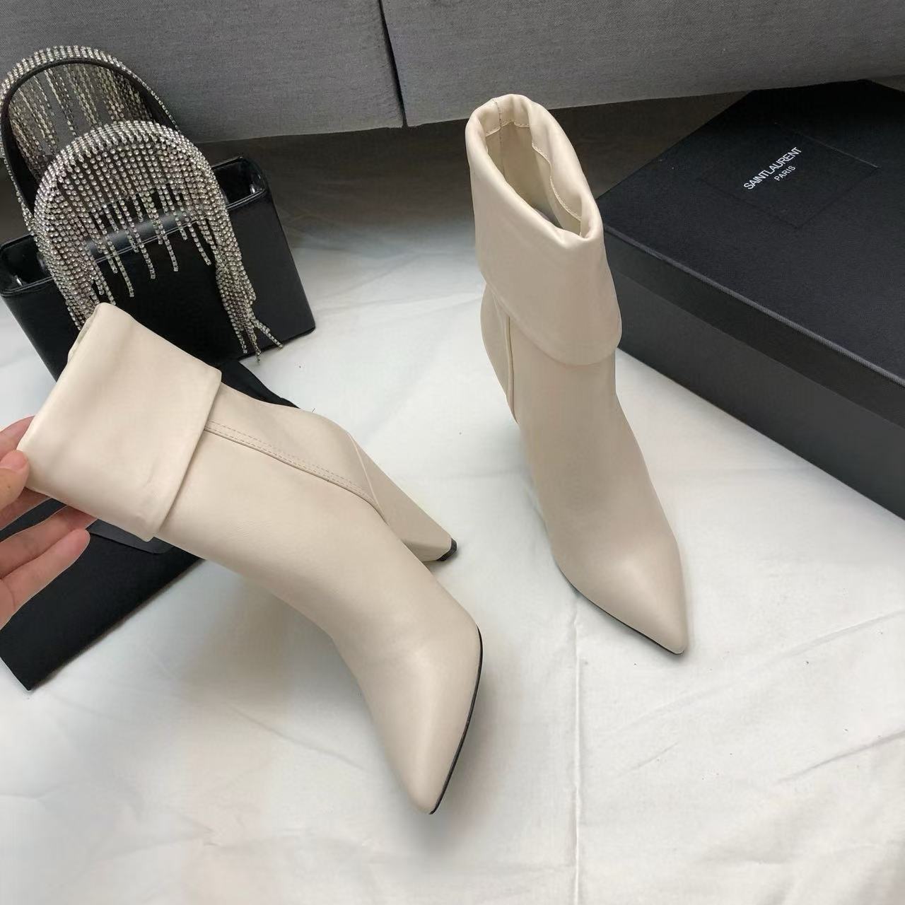 YSLの高品質ポインテッドシープスキンアンクルブーツ【50％割引+送料無料】