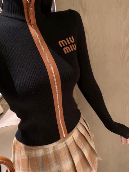 M1UM1U カラーブロック ジップアップ ニットトップ【50％割引+送料無料】