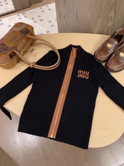 M1UM1U カラーブロック ジップアップ ニットトップ【50％割引+送料無料】