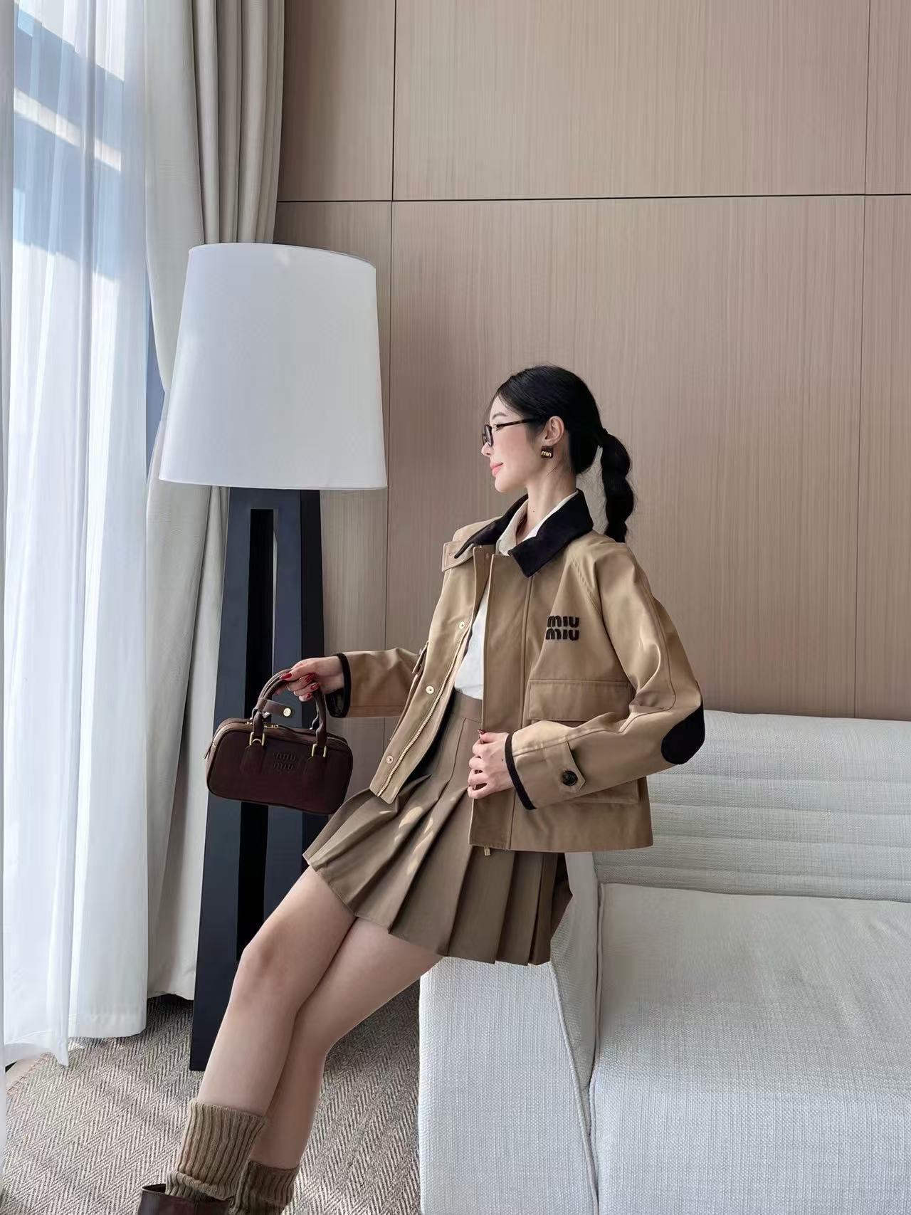 M1UM1U カラーブロックラペルショートトレンチコート【50％割引+送料無料】