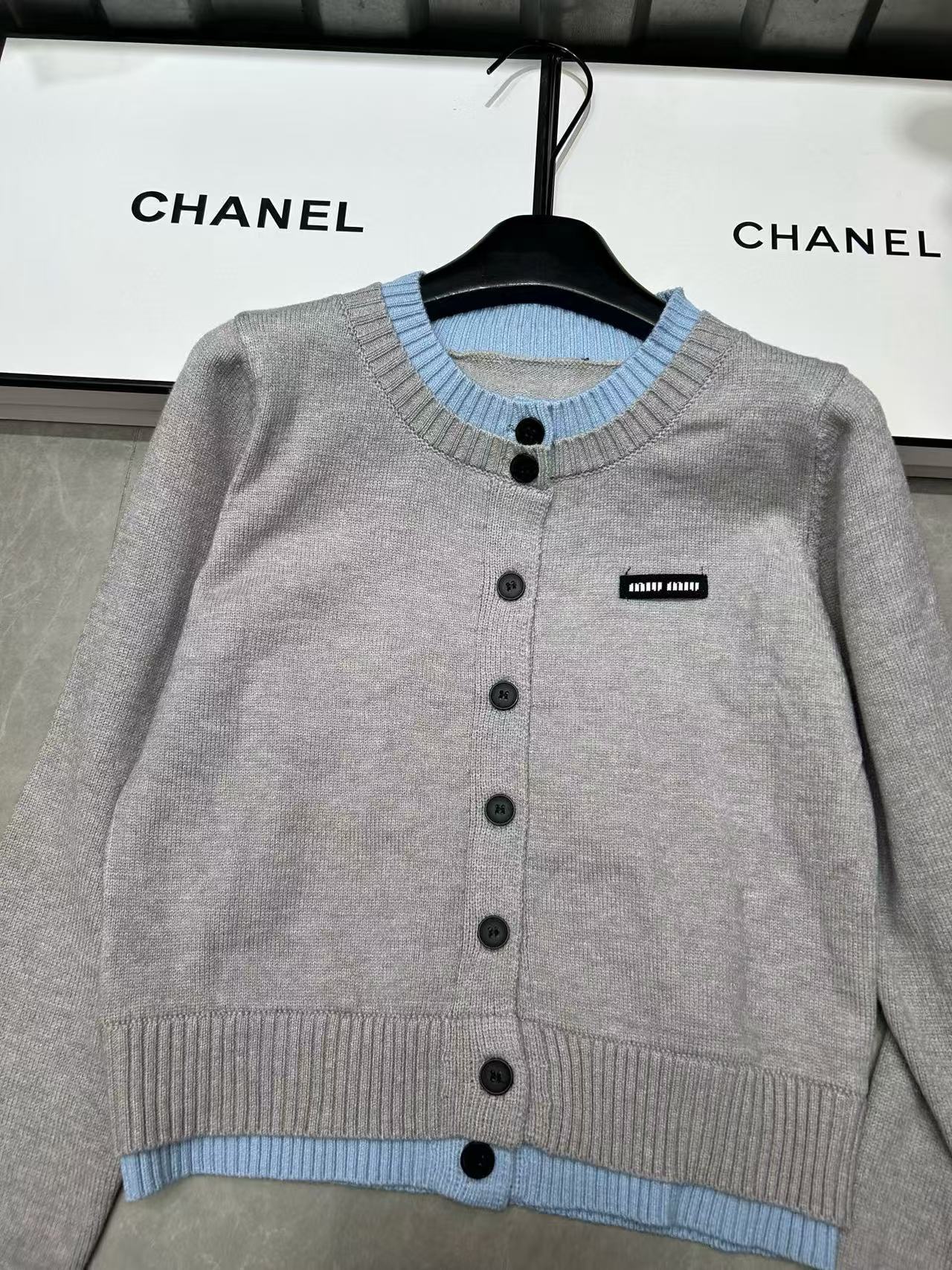 M1UM1U カラーブロックウールカーディガン【50％割引+送料無料】