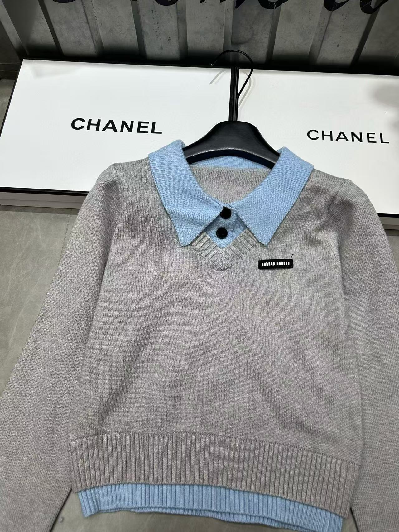 M1UM1U シンプルレターセーター【50％割引+送料無料】