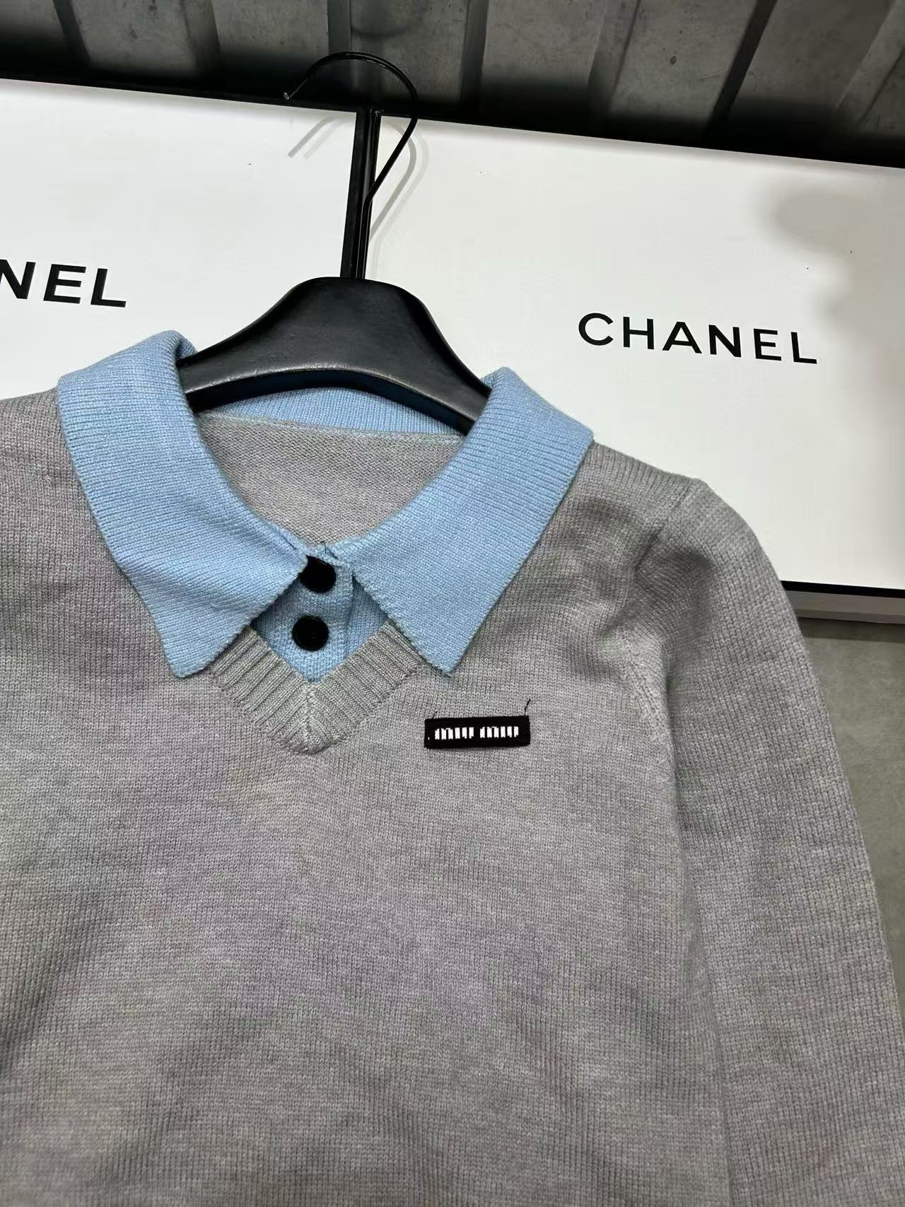 M1UM1U シンプルレターセーター【50％割引+送料無料】