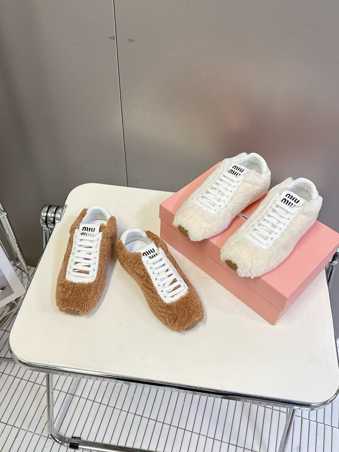 M1UM1U 高品質 秋冬 ファーフラットシューズ【50％割引+送料無料】