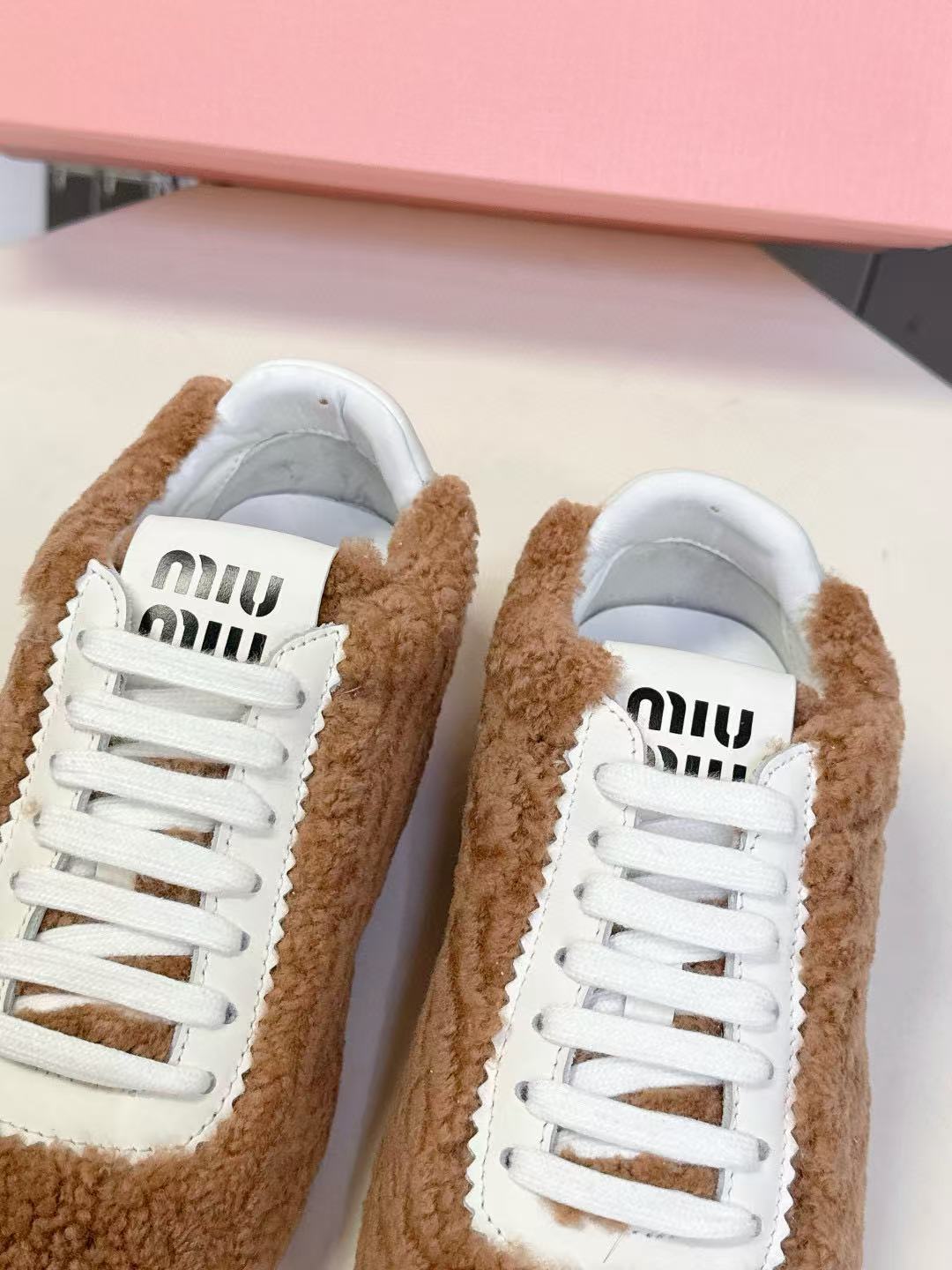 M1UM1U 高品質 秋冬 ファーフラットシューズ【50％割引+送料無料】