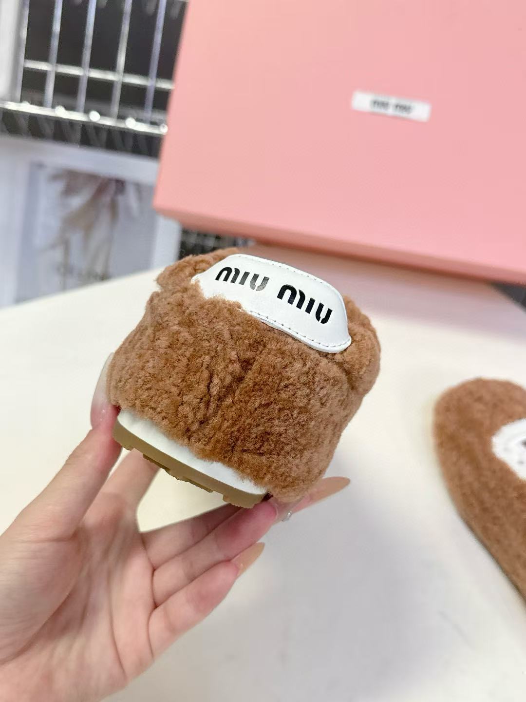 M1UM1U 高品質 秋冬 ファーフラットシューズ【50％割引+送料無料】