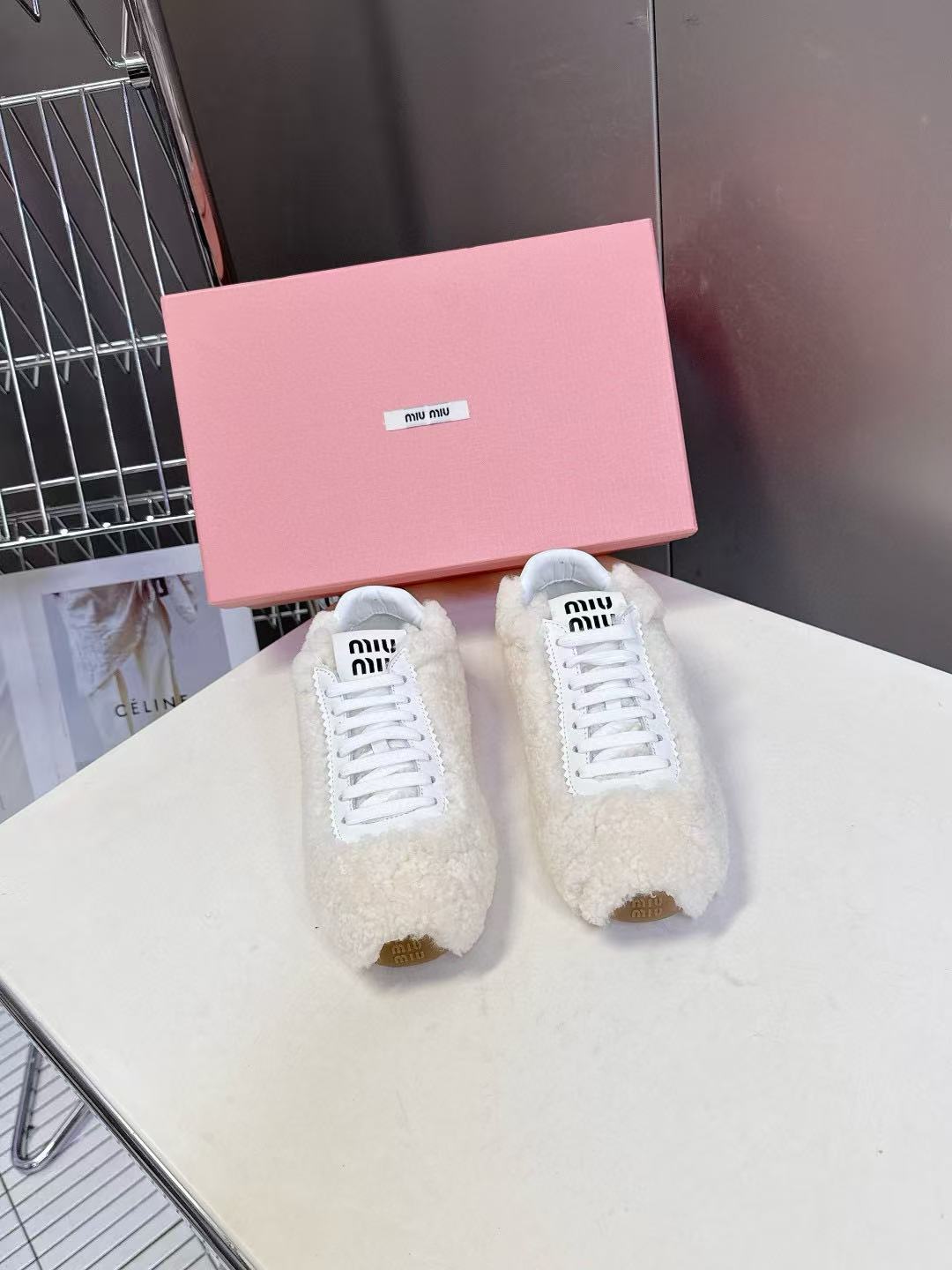 M1UM1U 高品質 秋冬 ファーフラットシューズ【50％割引+送料無料】