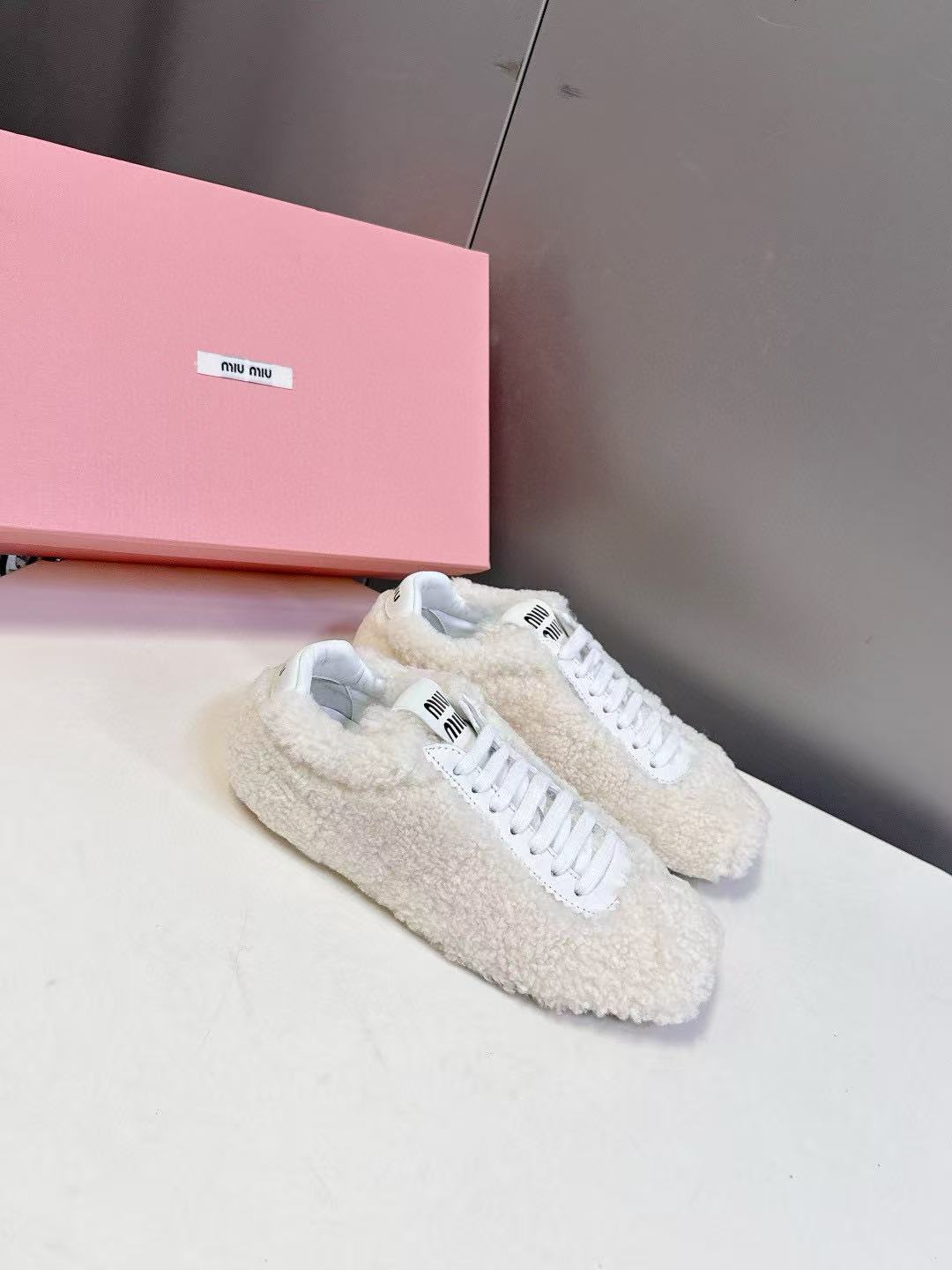 M1UM1U 高品質 秋冬 ファーフラットシューズ【50％割引+送料無料】