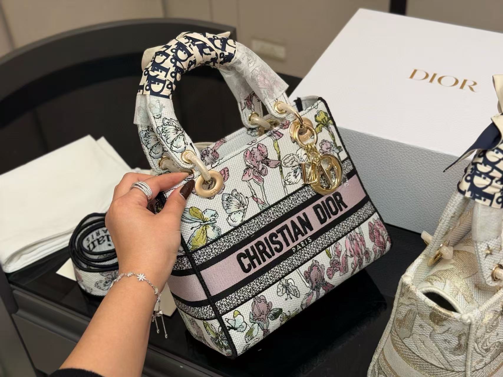 DIOR 刺繍プリント ハンドバッグ【50％割引+送料無料】