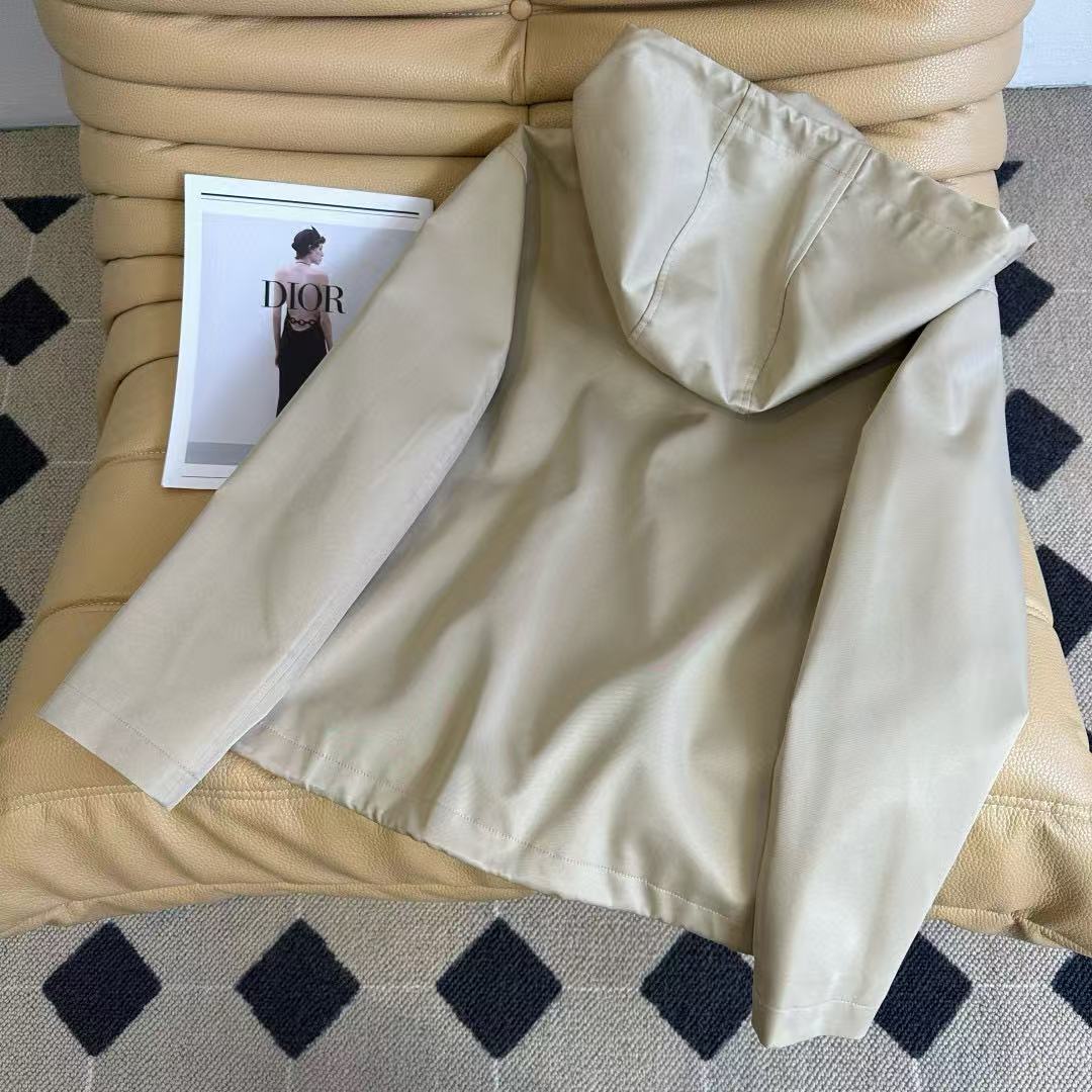 M1UM1U 刺繍レターフードジャケット【50％割引+送料無料】