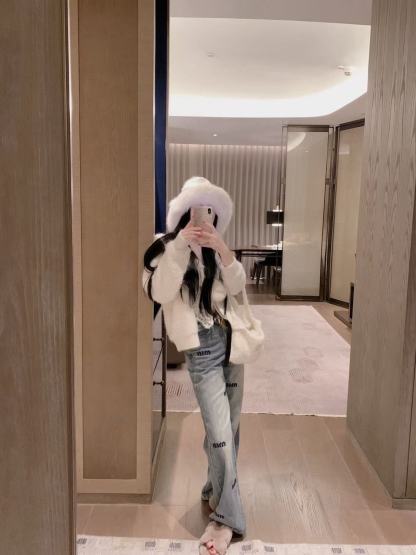 M1UM1U 刺繍レタージーンズ【50％割引+送料無料】