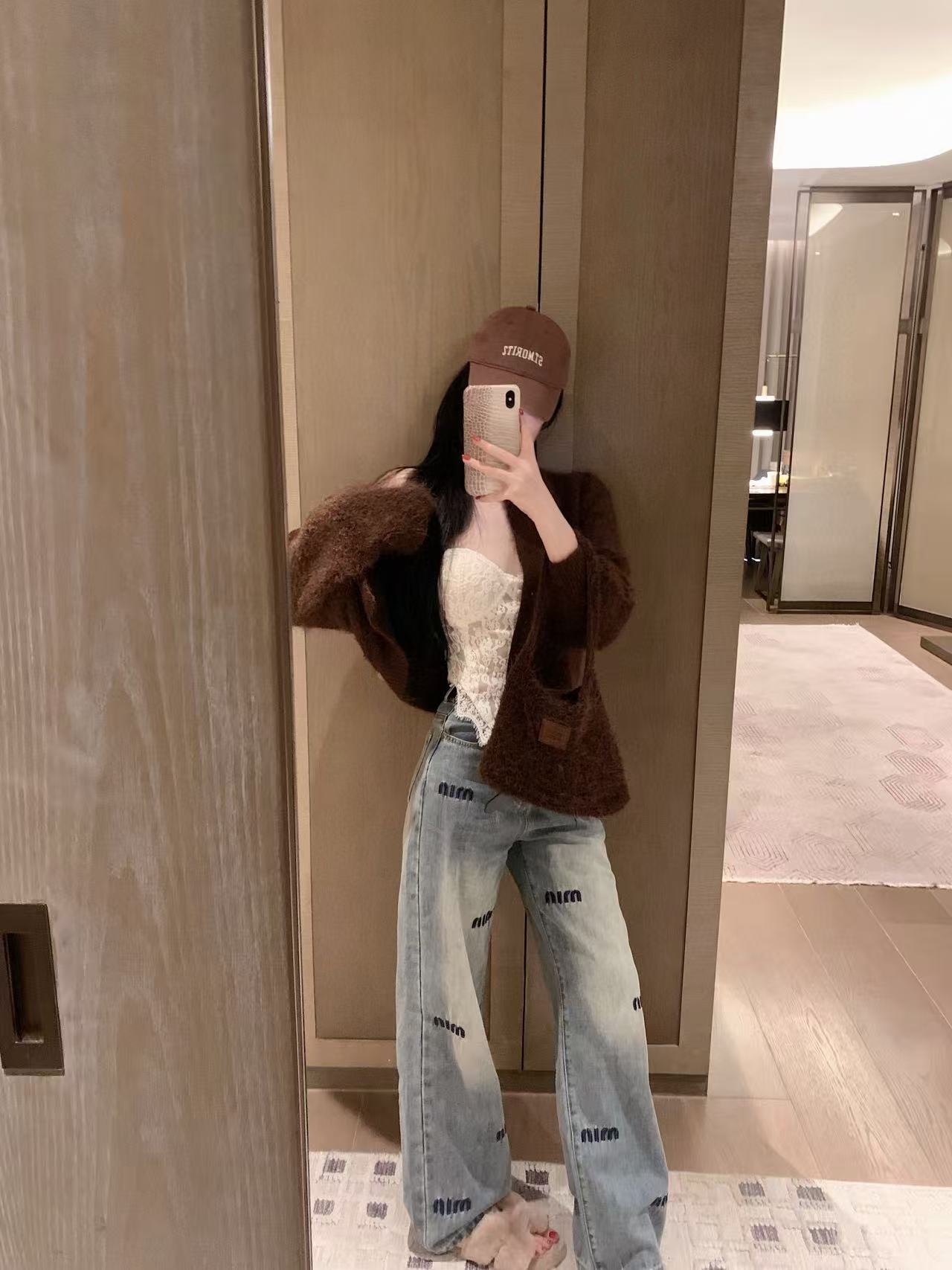 M1UM1U 刺繍レタージーンズ【50％割引+送料無料】