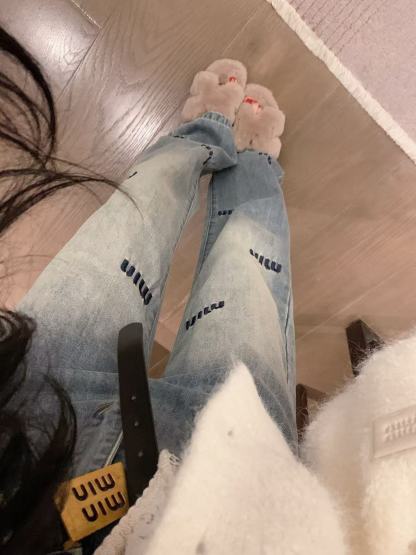 M1UM1U 刺繍レタージーンズ【50％割引+送料無料】