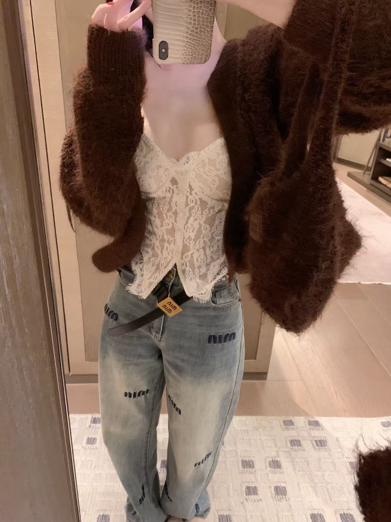 M1UM1U 刺繍レタージーンズ【50％割引+送料無料】